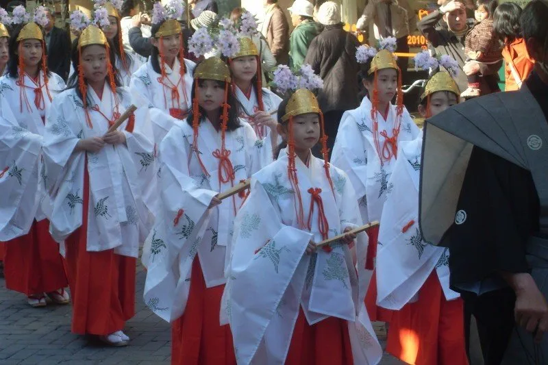 Entdecken Sie das Takayama Matsuri Festival
